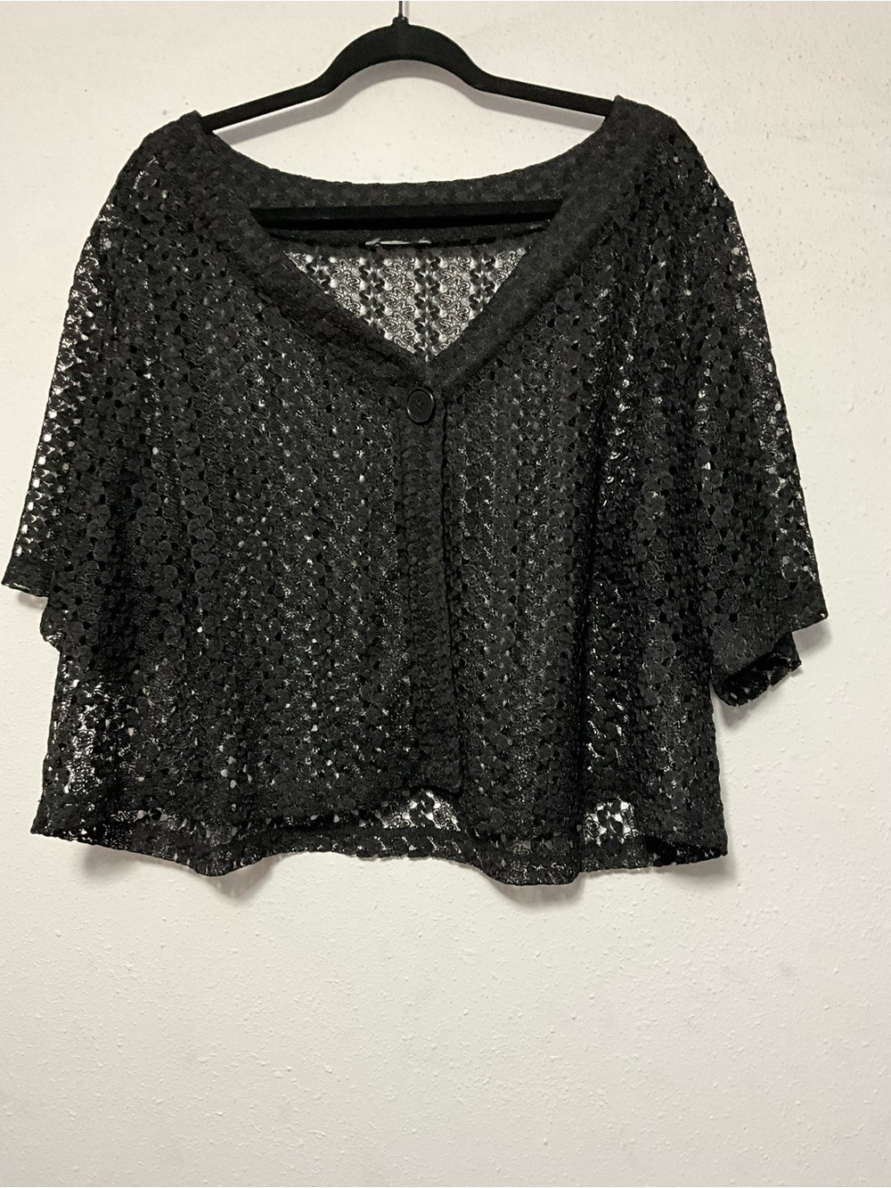 Black Lace Cropped Boxy Top Short Sleeve V-Neck Button Shrug OS⁠